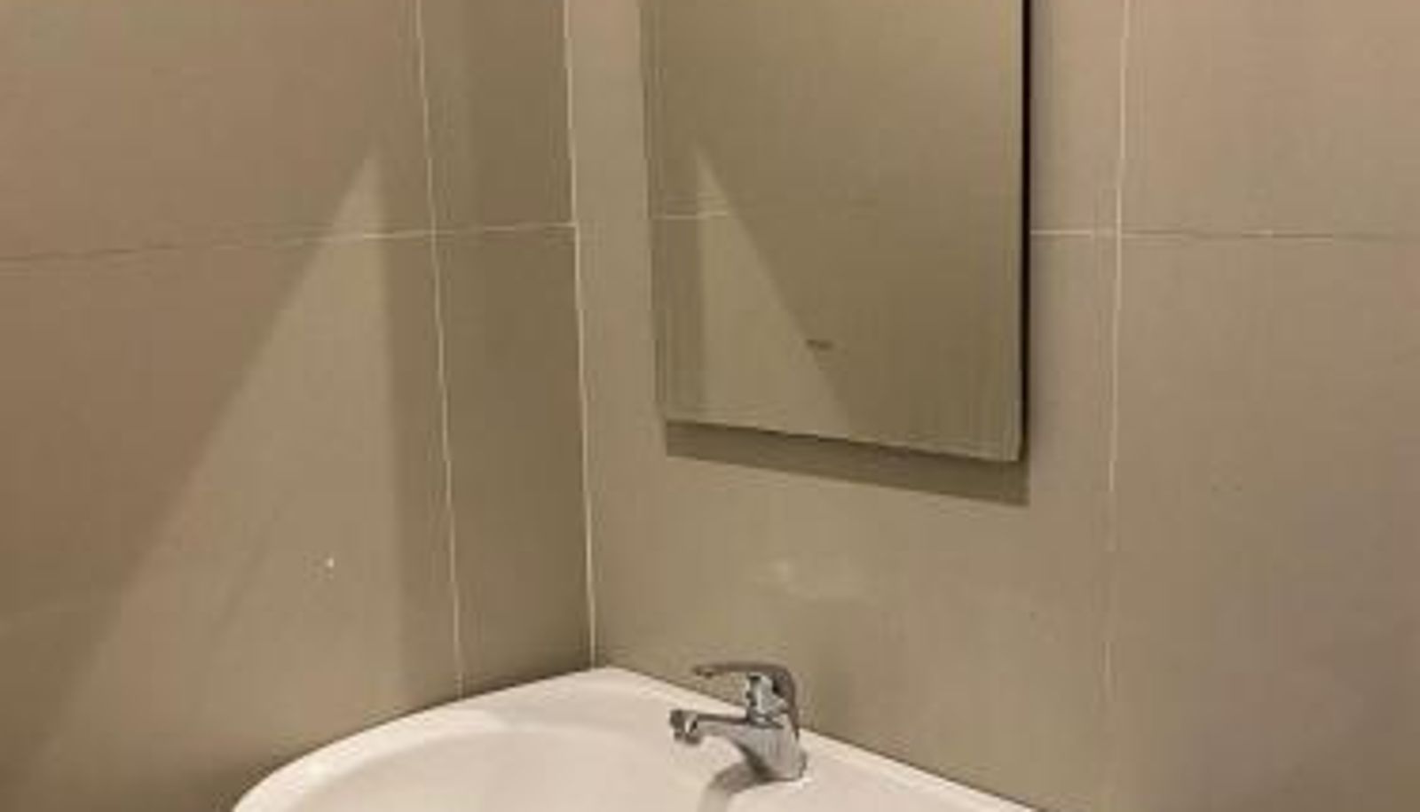 Cuarto de baño - RedDoorz At Sukomanunggal Surabaya