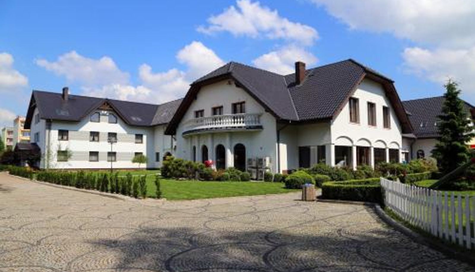 Zewnętrzna część hotelu - Hotel Biały Dom