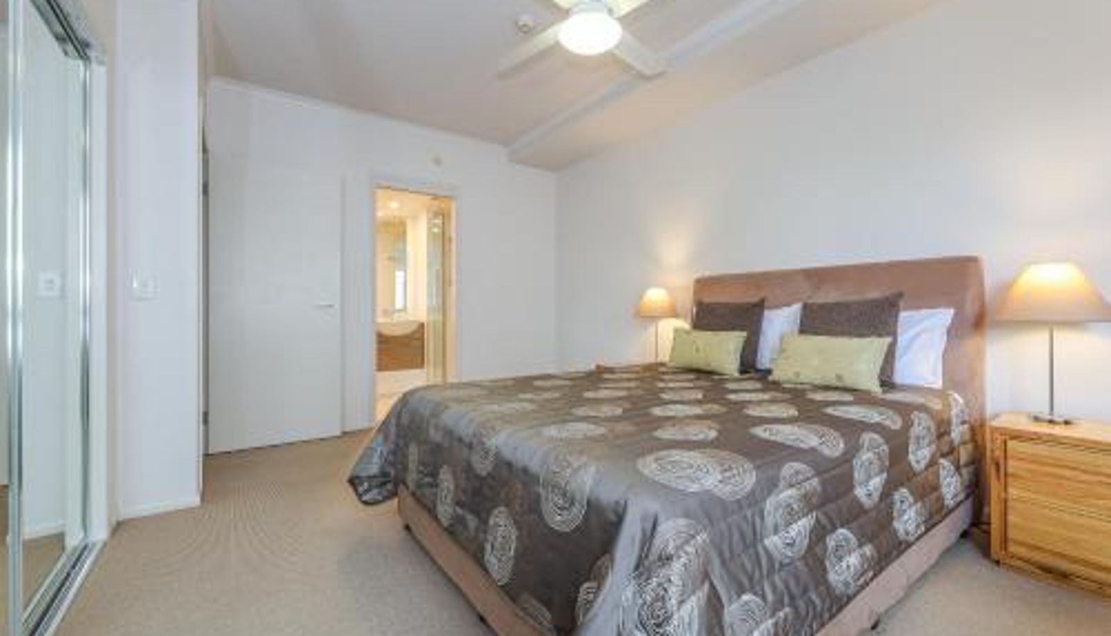 Apartament - On the Bay Apartments