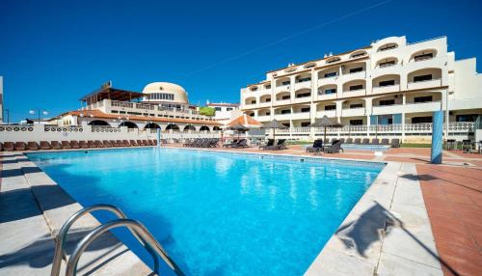 Basen - Bellavista Jardim By BeGuest