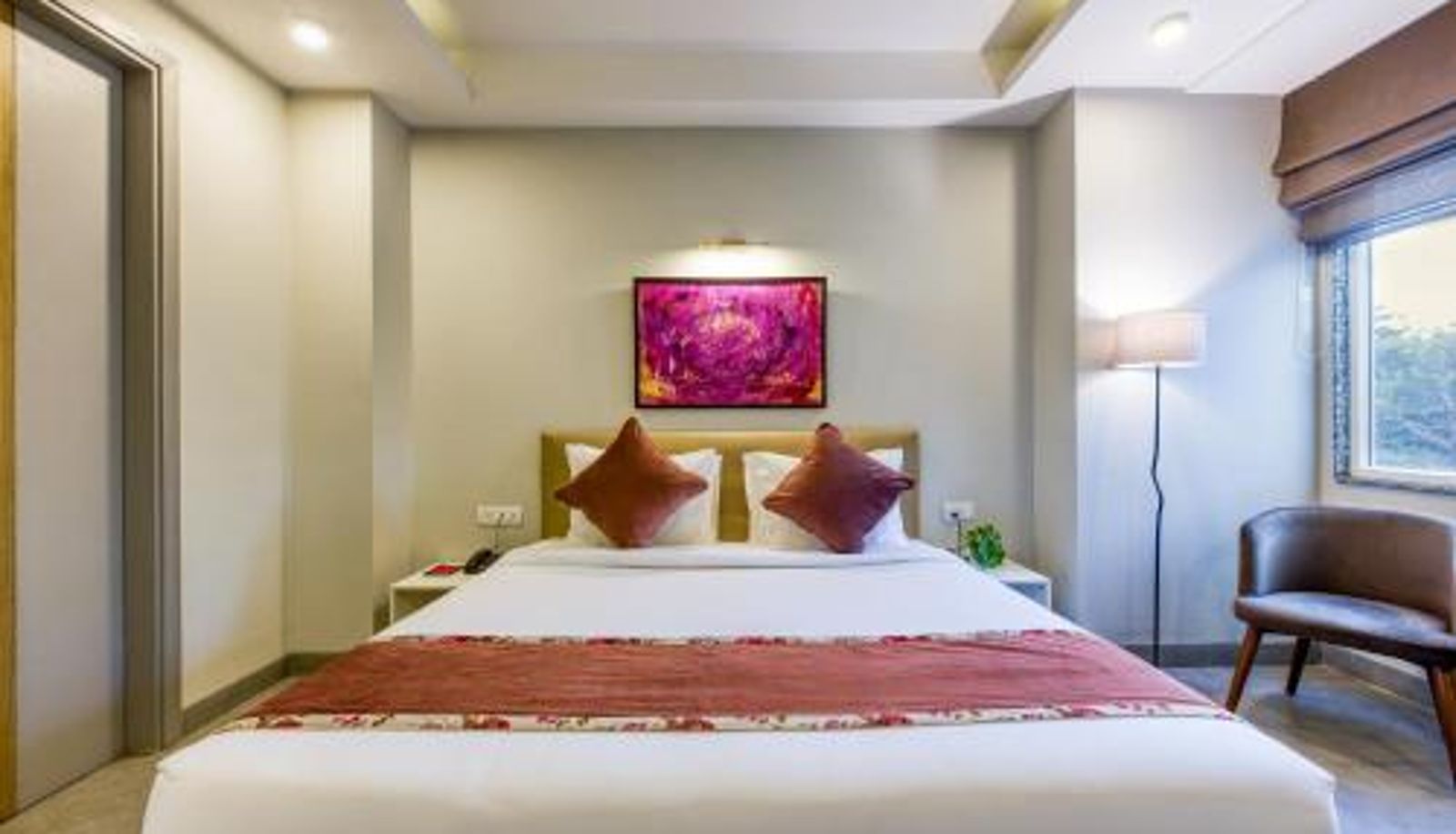 Room - ROSASTAYS Gurugram Sec 31