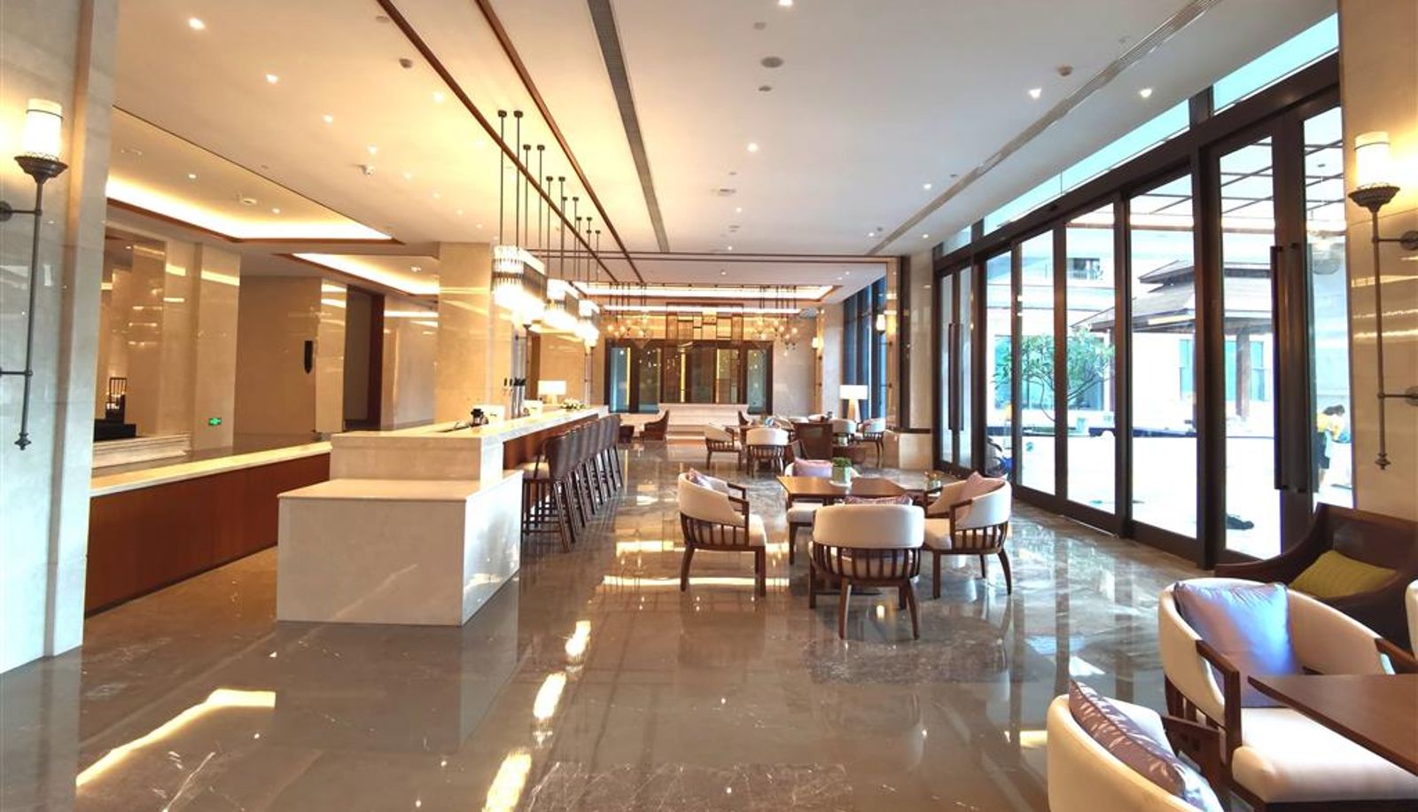 Bar - Howard Johnson The Bund Hotel Gasa