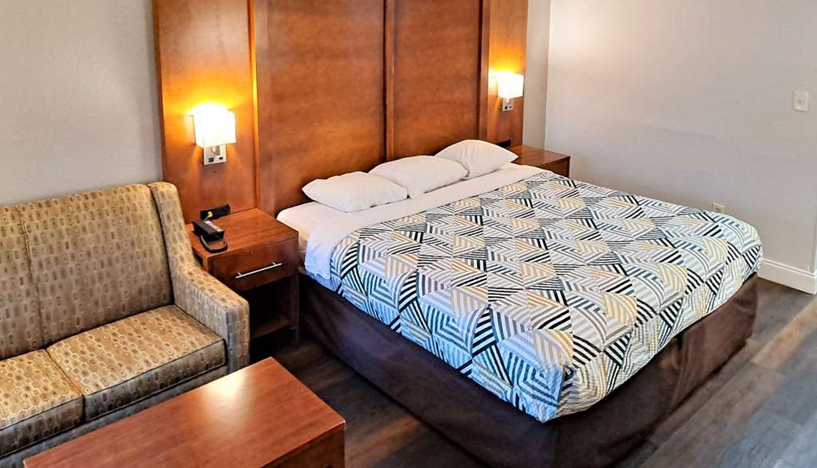 Room - MD  Baltimore West Studio 6 Catonsville
