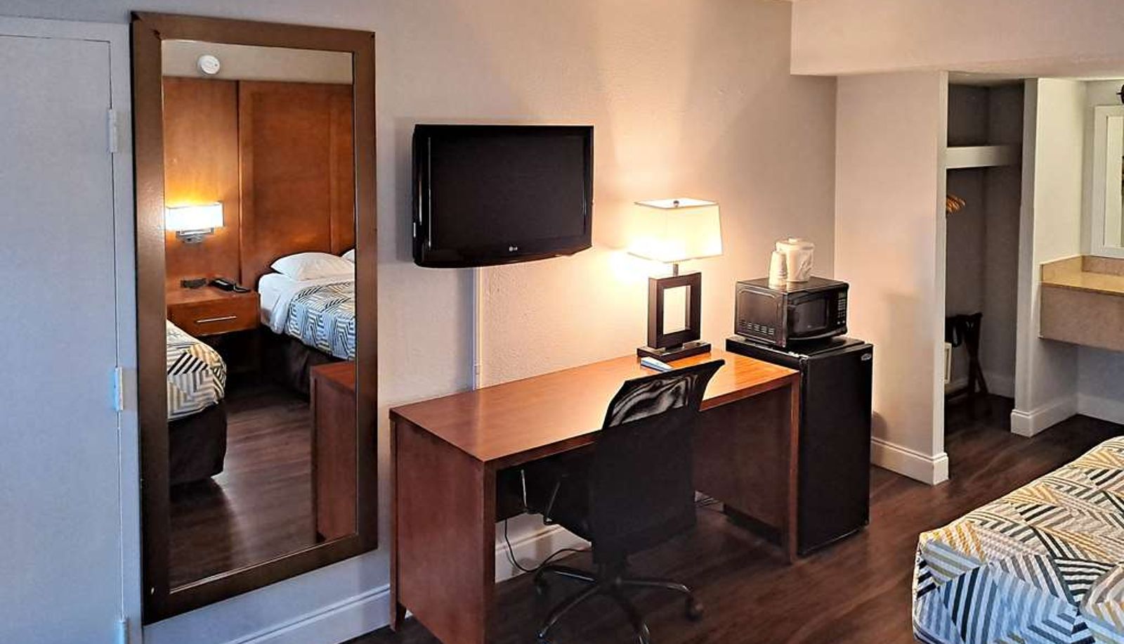 Room - MD  Baltimore West Studio 6 Catonsville