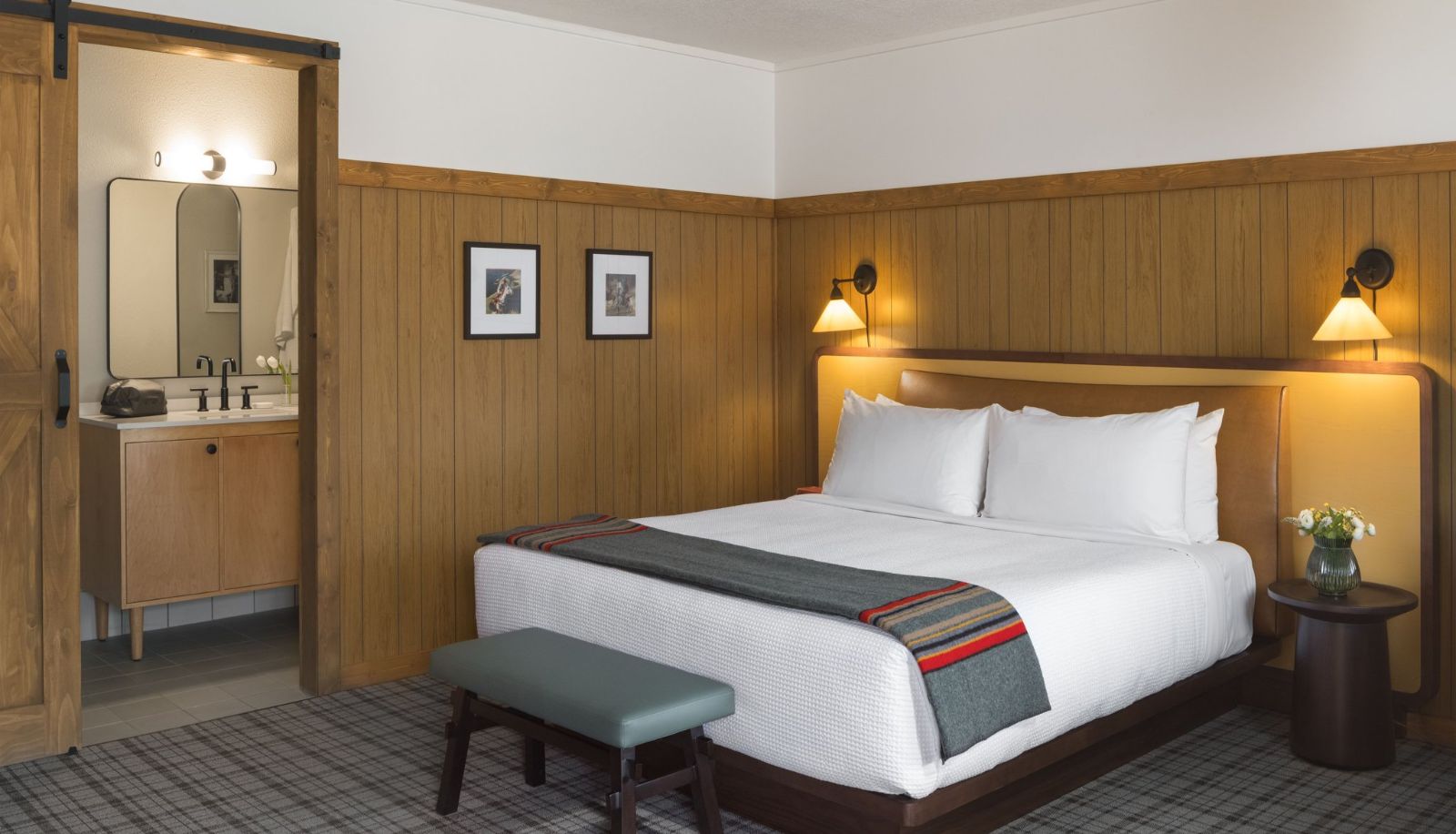 Camera - an Outbound Hotel The Virginian Lodge