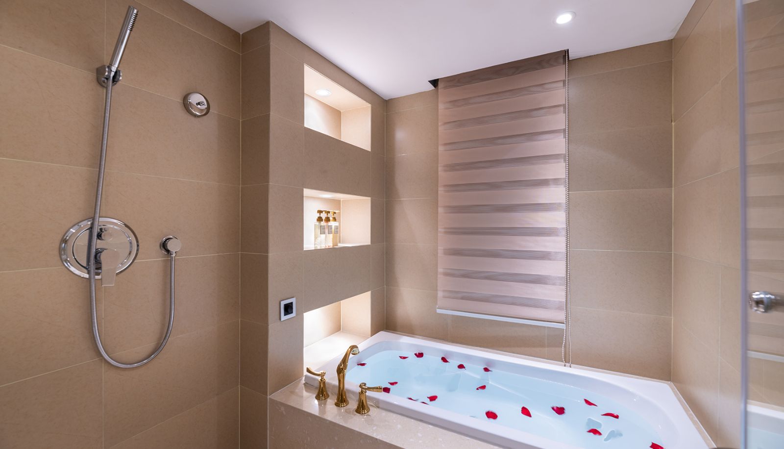 Zimmer - Urumqi  Changjiang Road Orange crystal CaoYe Hotel
