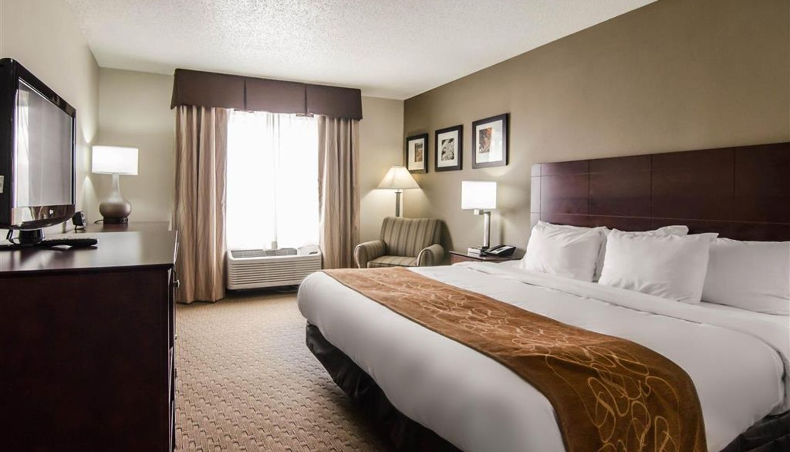 Zimmer - Quality Suites St. Joseph