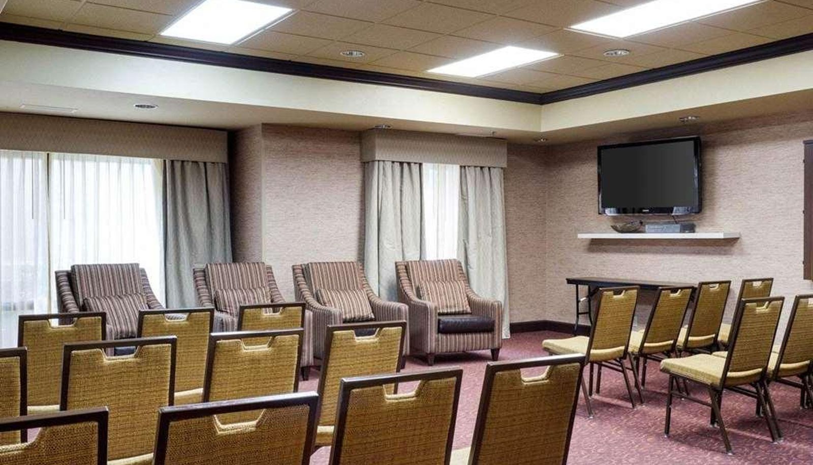 Vergaderzaal - Russell Inn and Suites