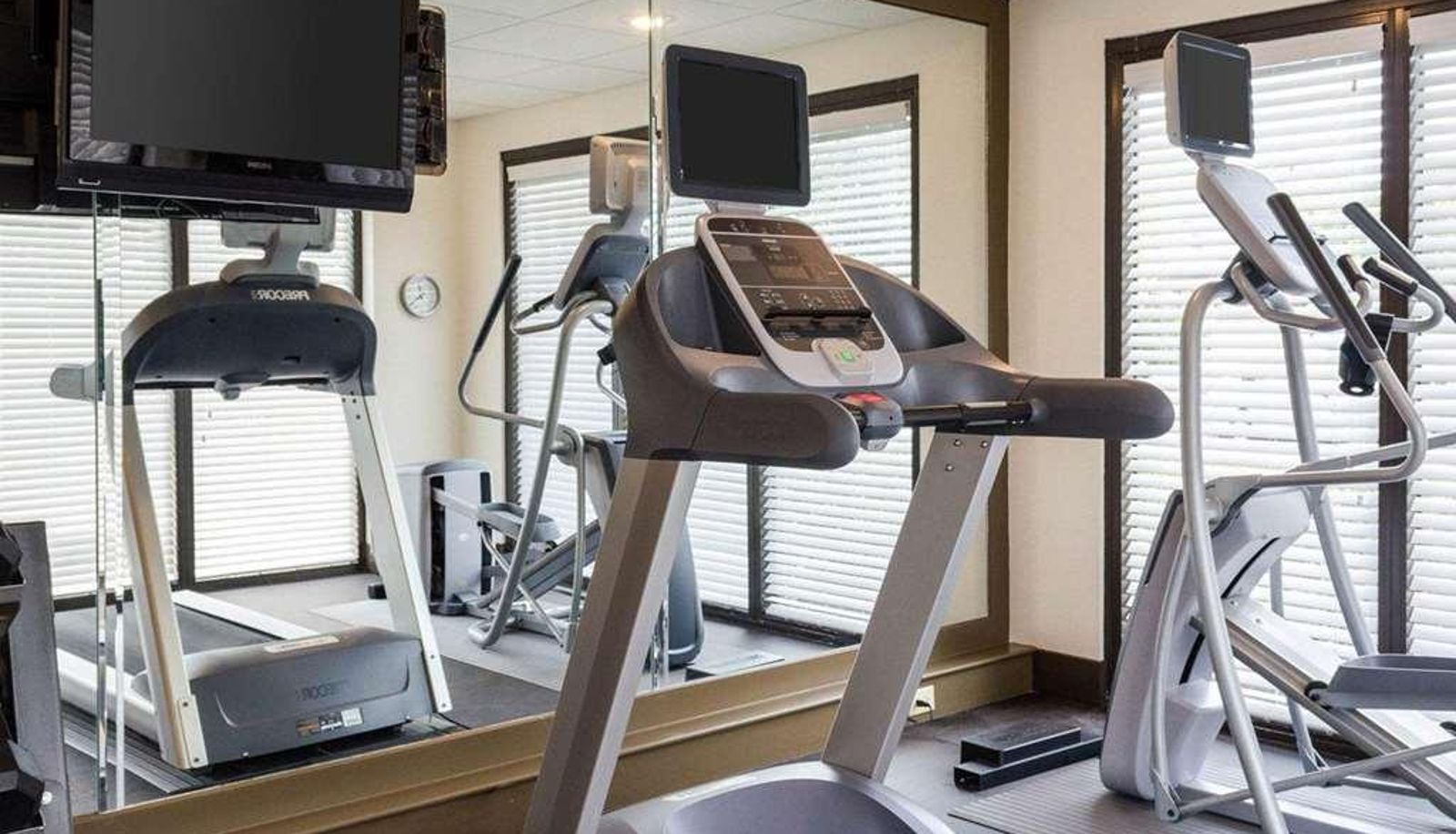 Wellness- en fitnessruimte - Russell Inn and Suites