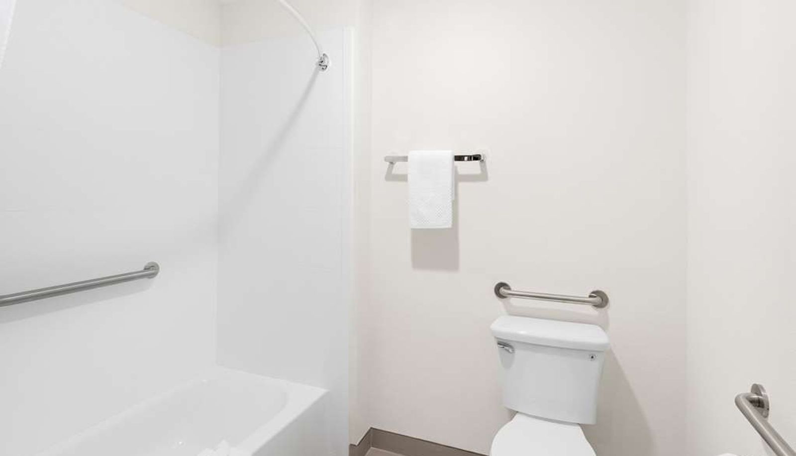 Room - Comfort Suites Portland Airport