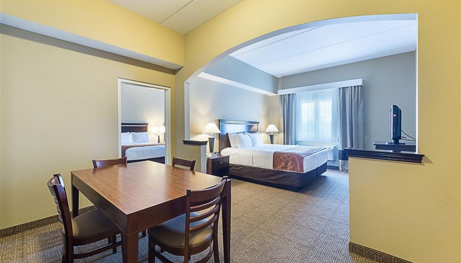 Room - Comfort Suites Beachside