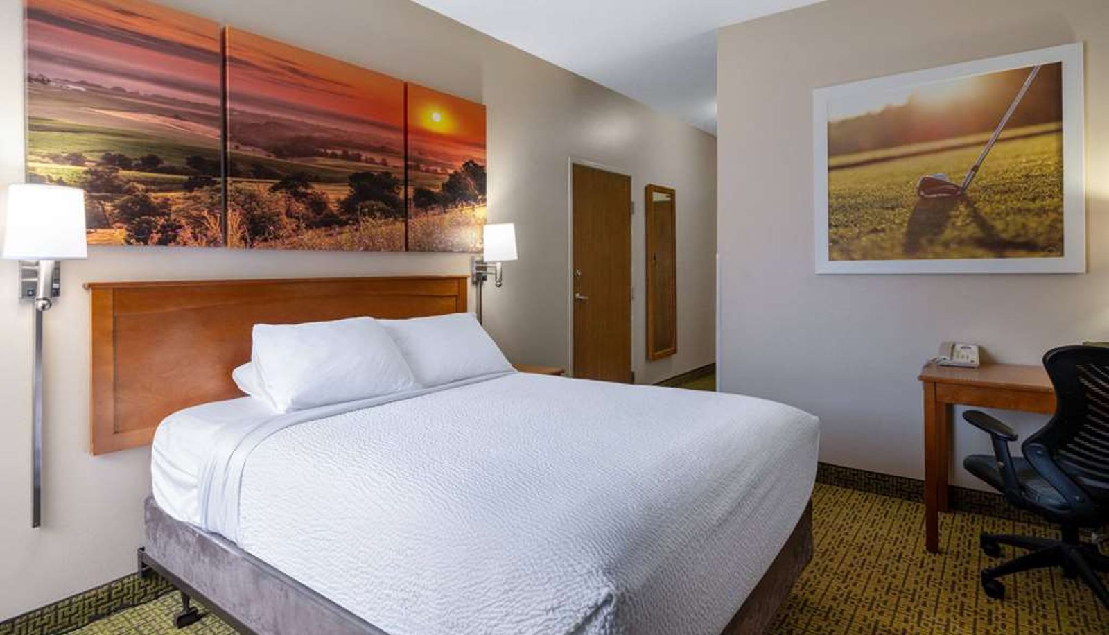 Zimmer - Days Inn & Suites by Wyndham Madison