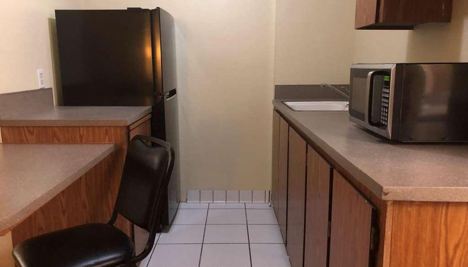 Suite - Knights Inn Evanston