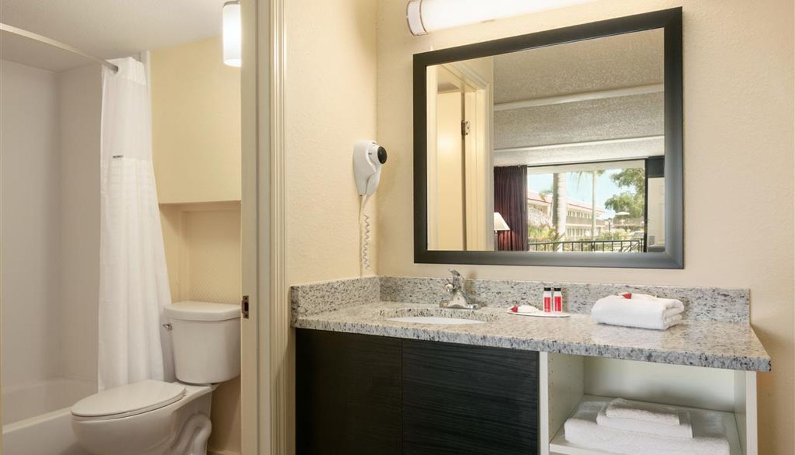 Camera - Days Inn by Wyndham Clearwater/Gulf to Bay