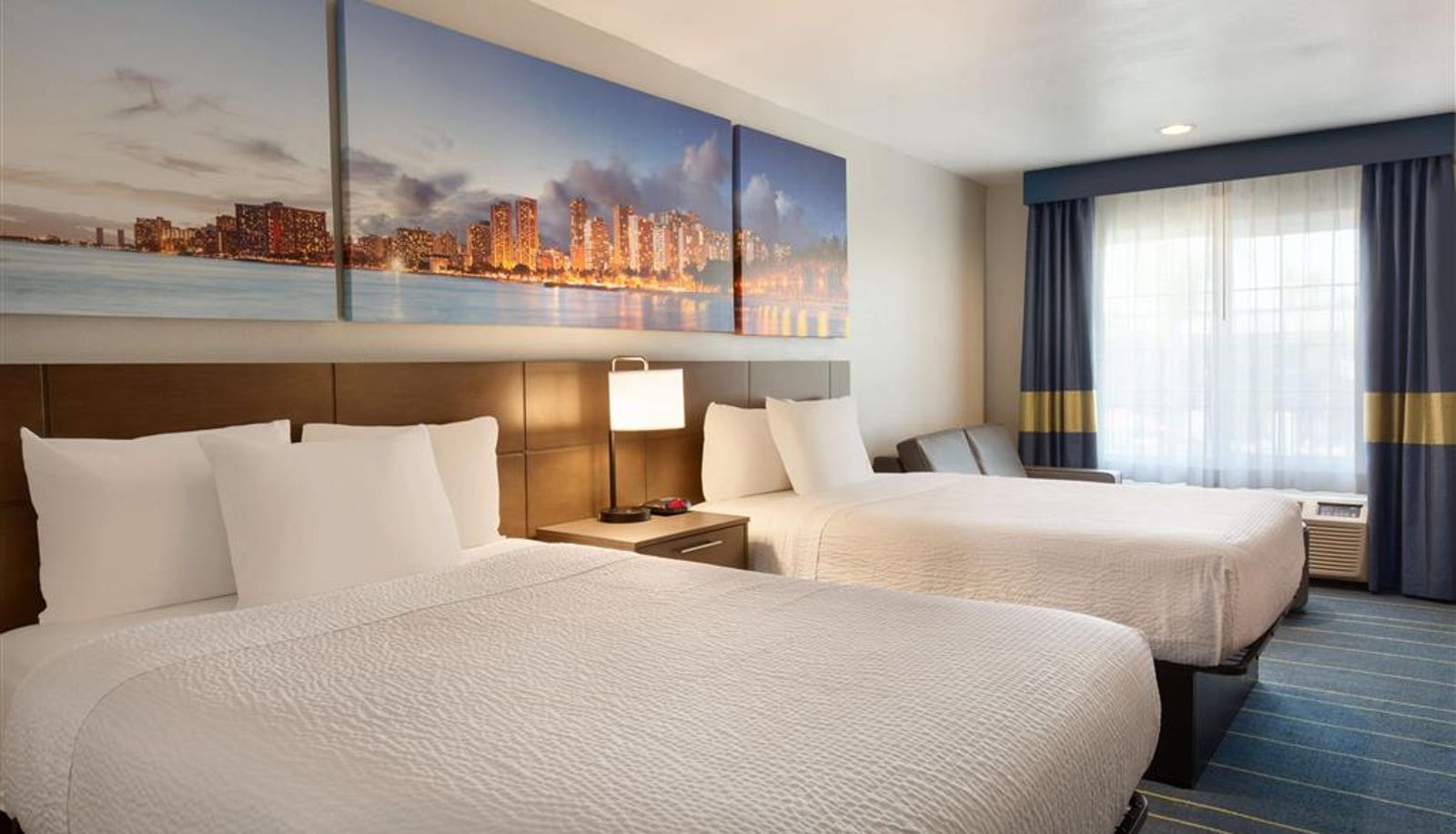 Zimmer - Days Inn & Suites by Wyndham Anaheim At Disneyland Park