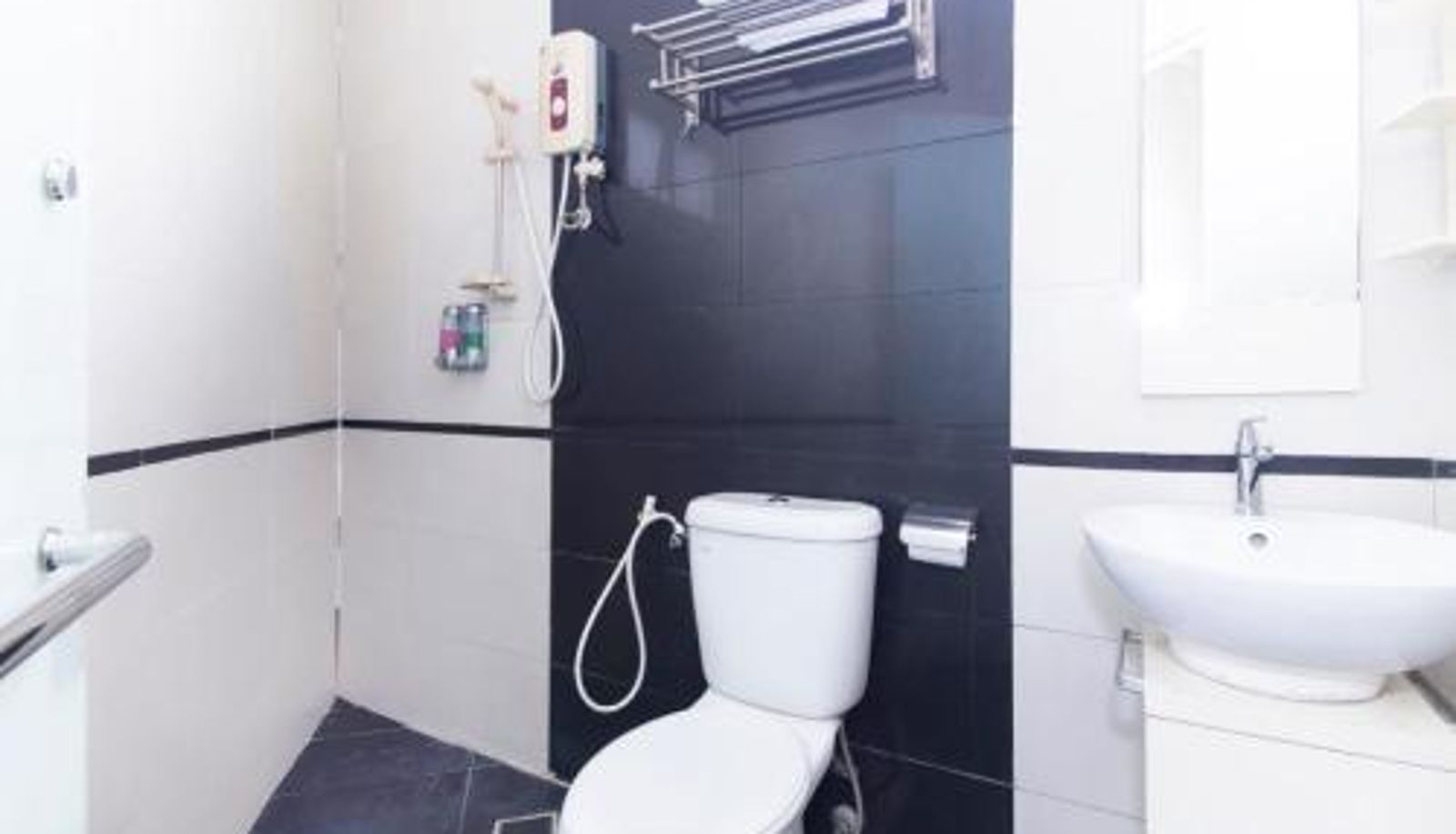 Bathroom - Super OYO 331 I Boutique Hotel