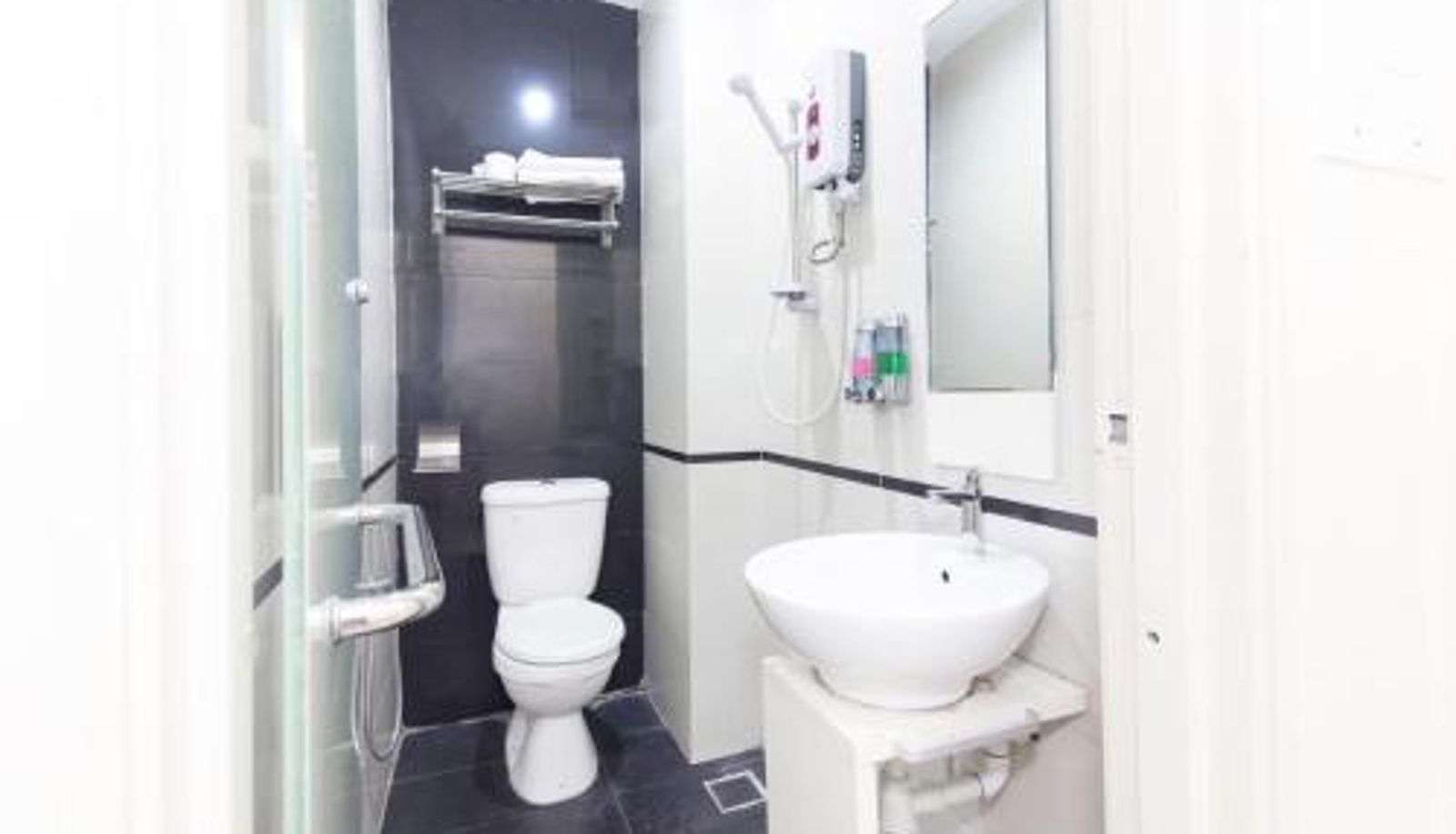 Badezimmer - Super OYO 331 I Boutique Hotel