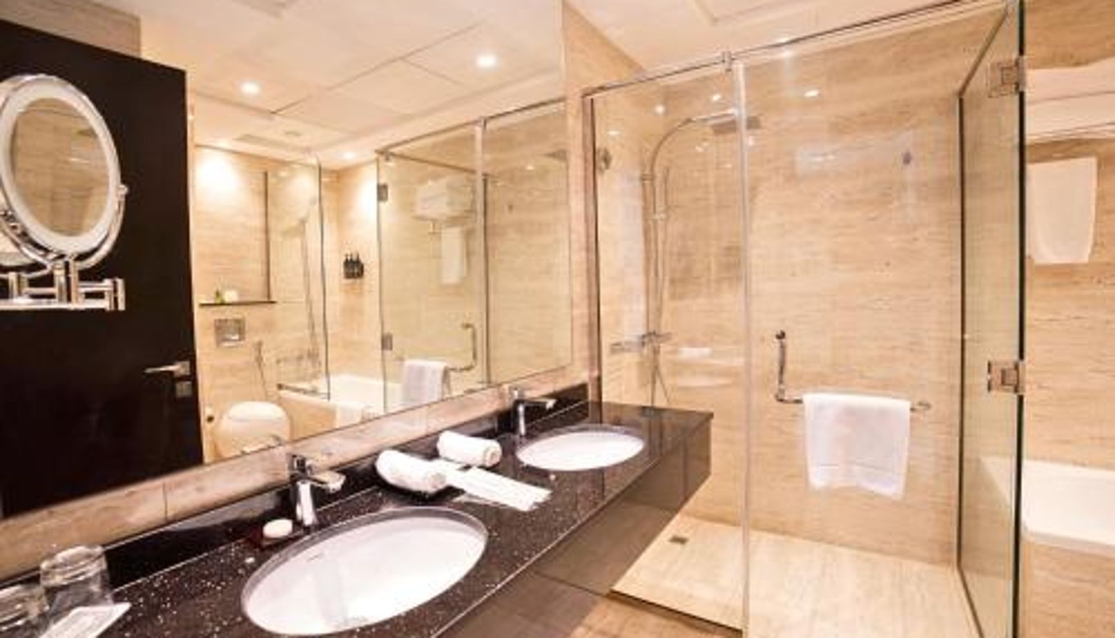 Zewnętrzna część hotelu - Asma Hotel Al Barsha