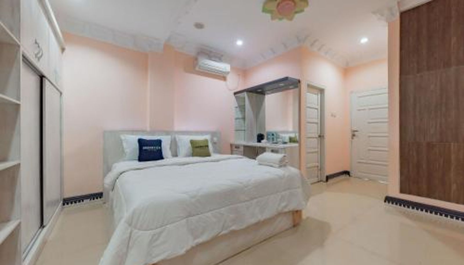 Camera - Urbanview Palace Syariah Balikpapan by RedDoorz