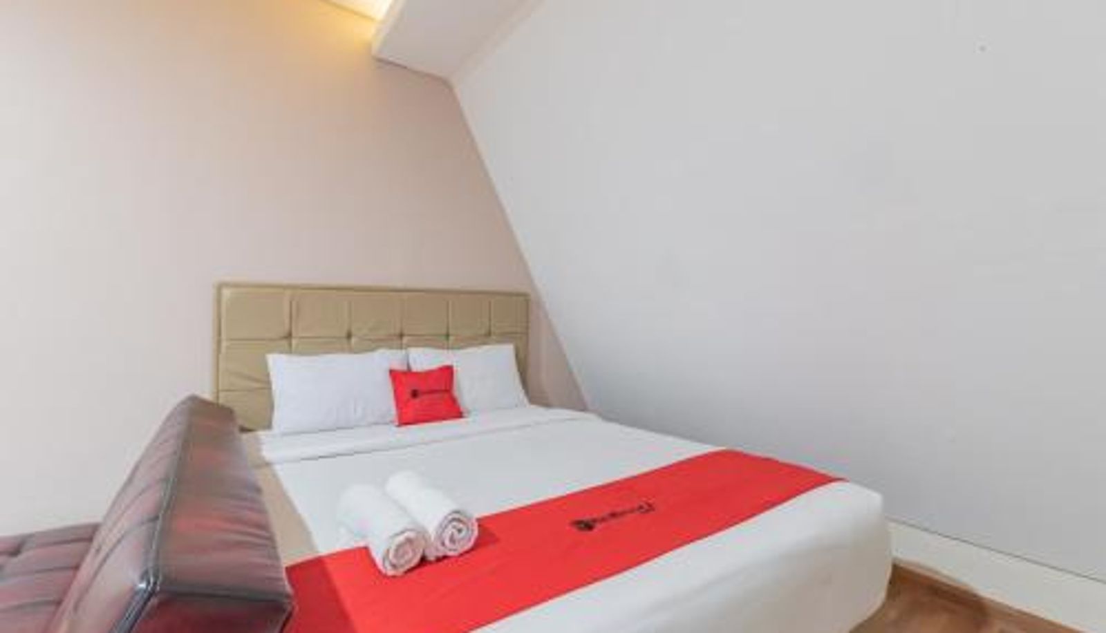 Zimmer - RedDoorz Premium @ Griya Inkoppabri Cisarua Puncak