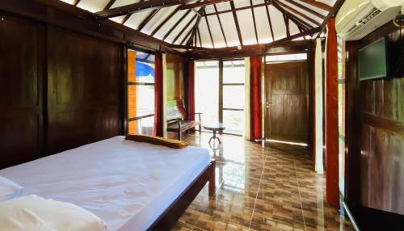 Zimmer - Hotel dan Gazebo Syariah Pinggir Kali Prigen RedPartner