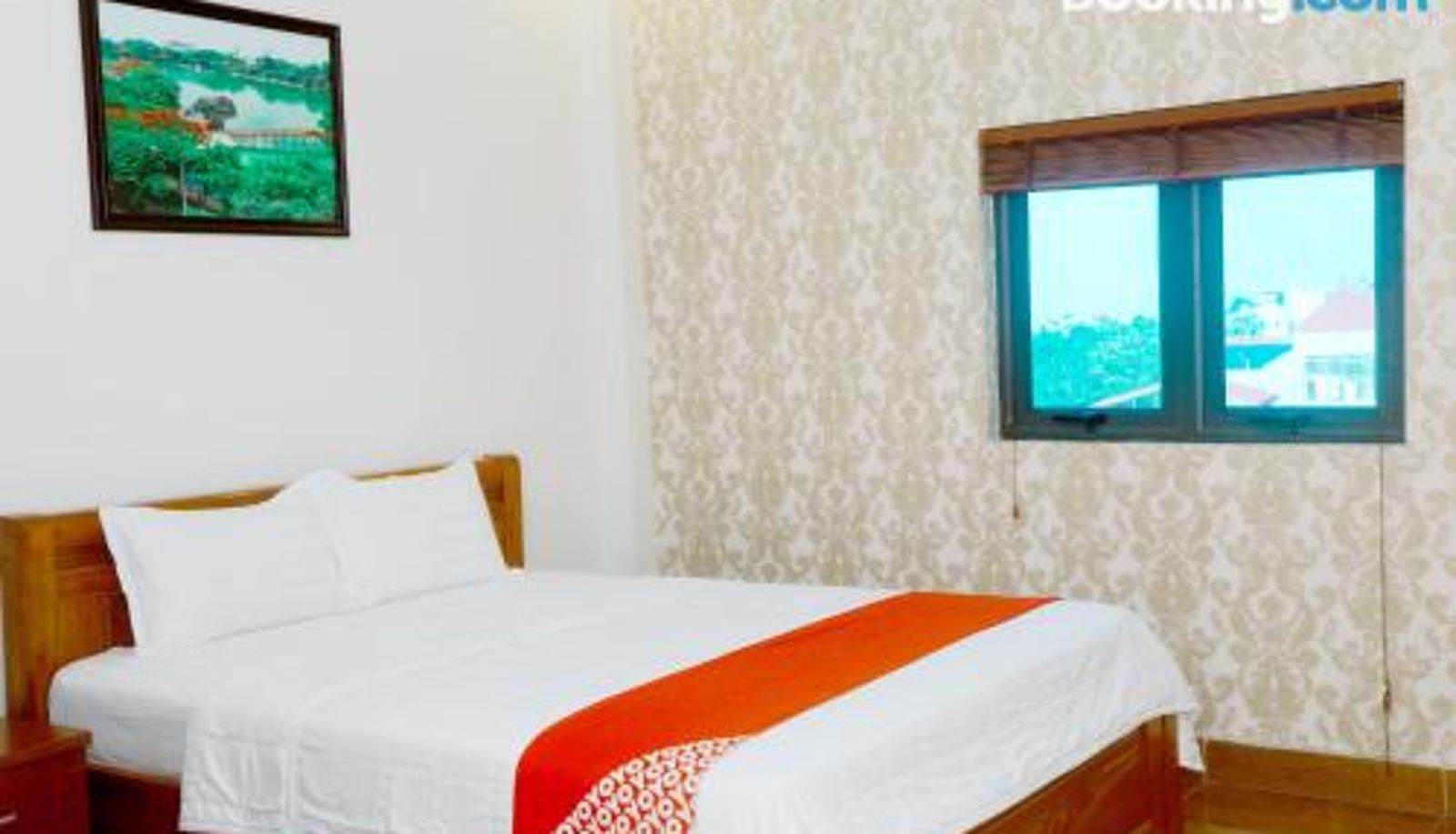 Camera - Luxury Airport Hotel Travel