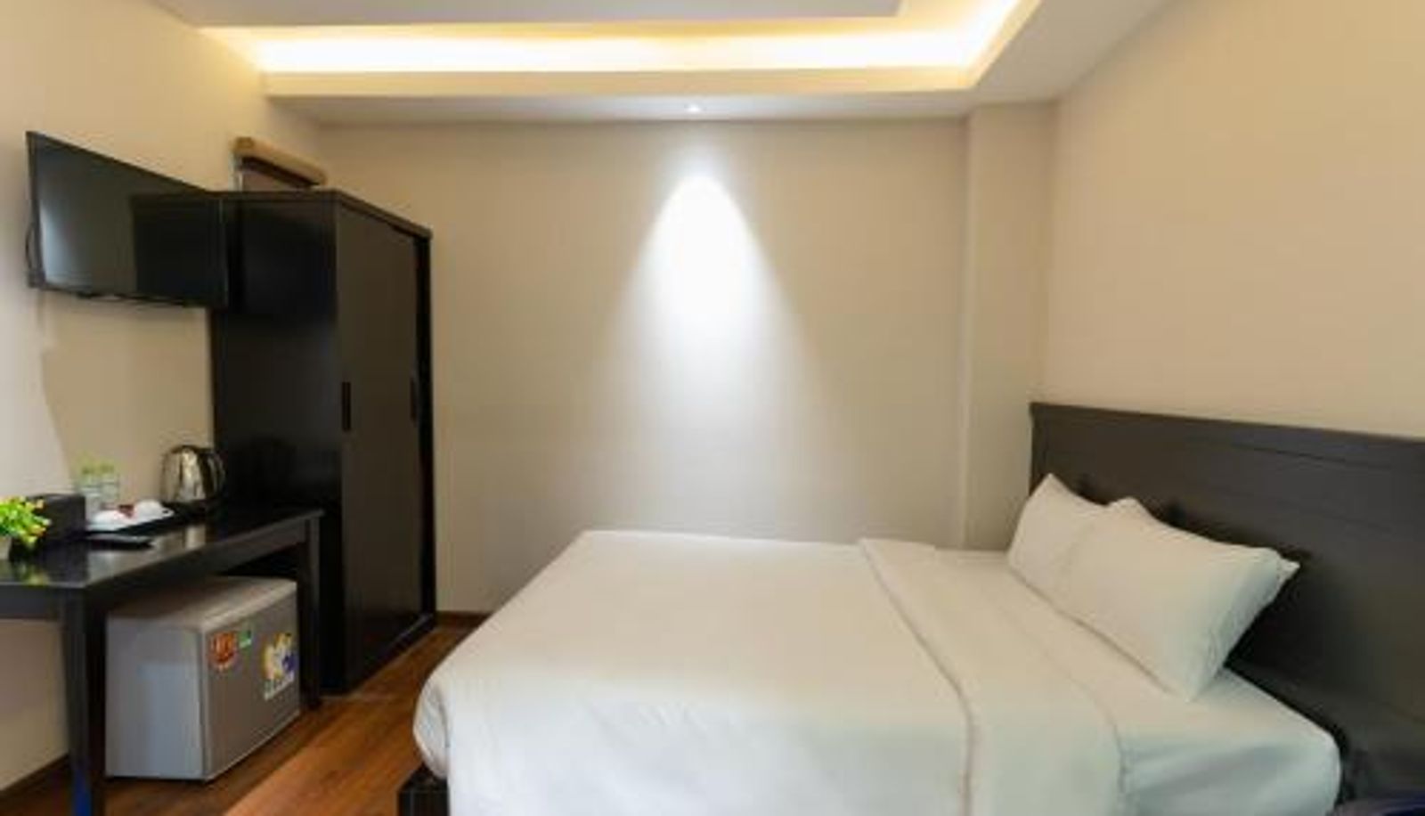Info - Queen Central Hotel - Ben Thanh Market