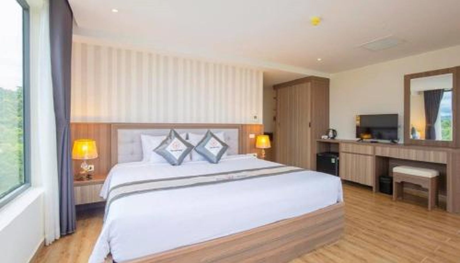 Info - UM-PQ hotel Phú Quốc