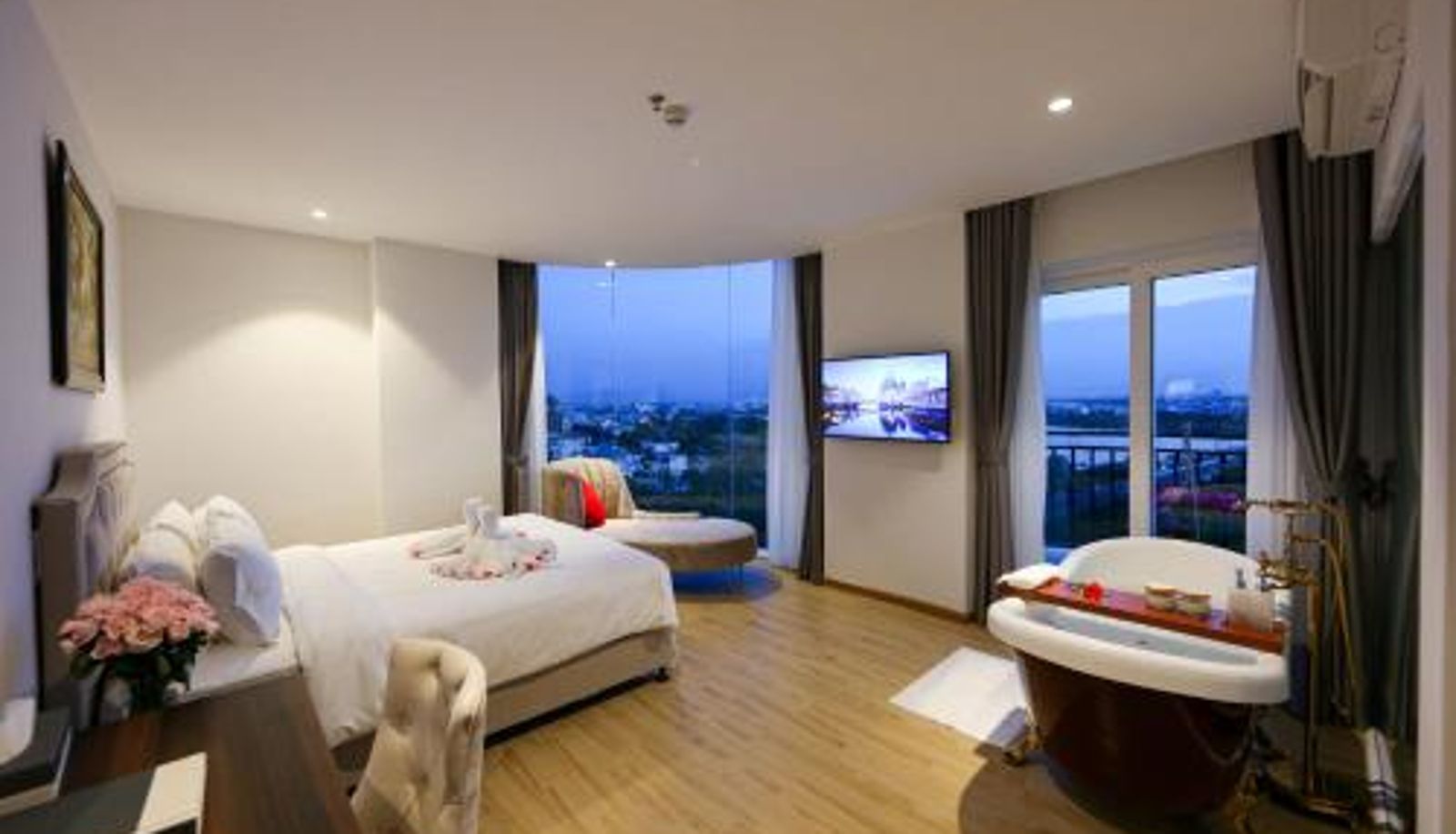 Suite - RHM Luxury Hotel And Suite
