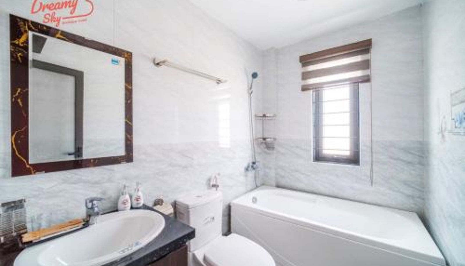 Bathroom - Dreamy Sky - Airport View Boutique Hotel