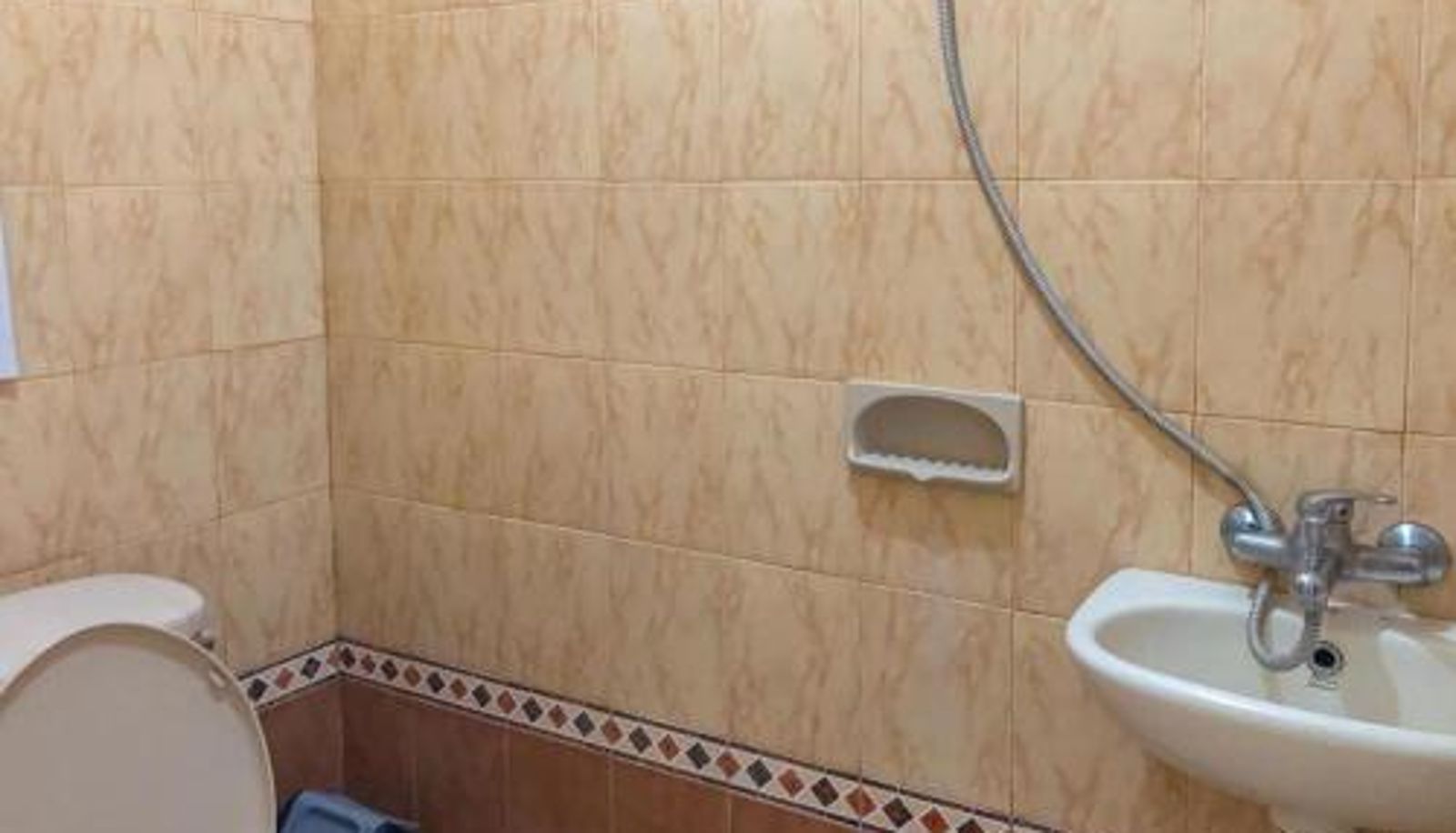 Badezimmer - RedDoorz Syariah near Pasar Sleko Madiun