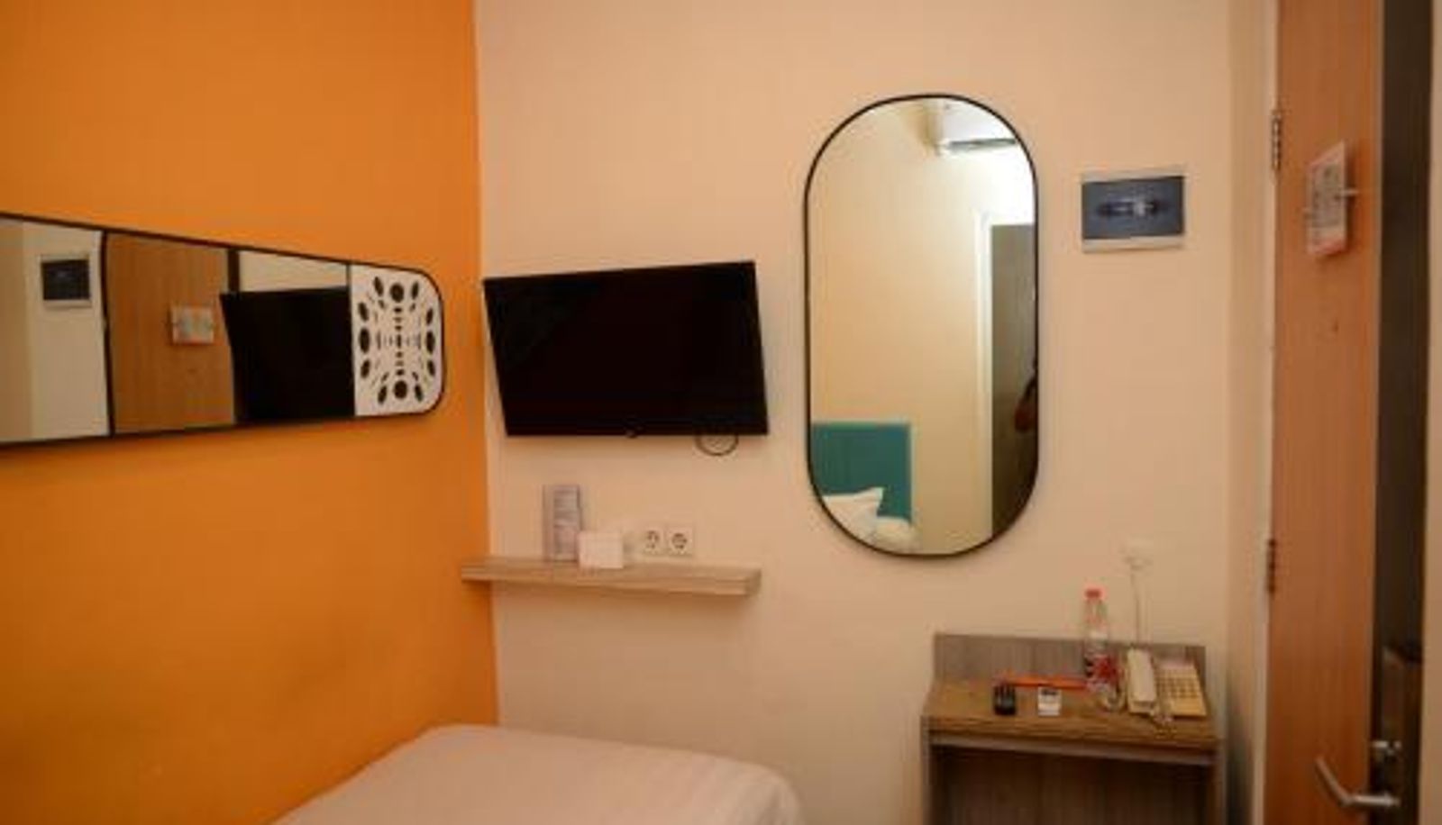 Standardzimmer - Front One Budget Malang by Azana