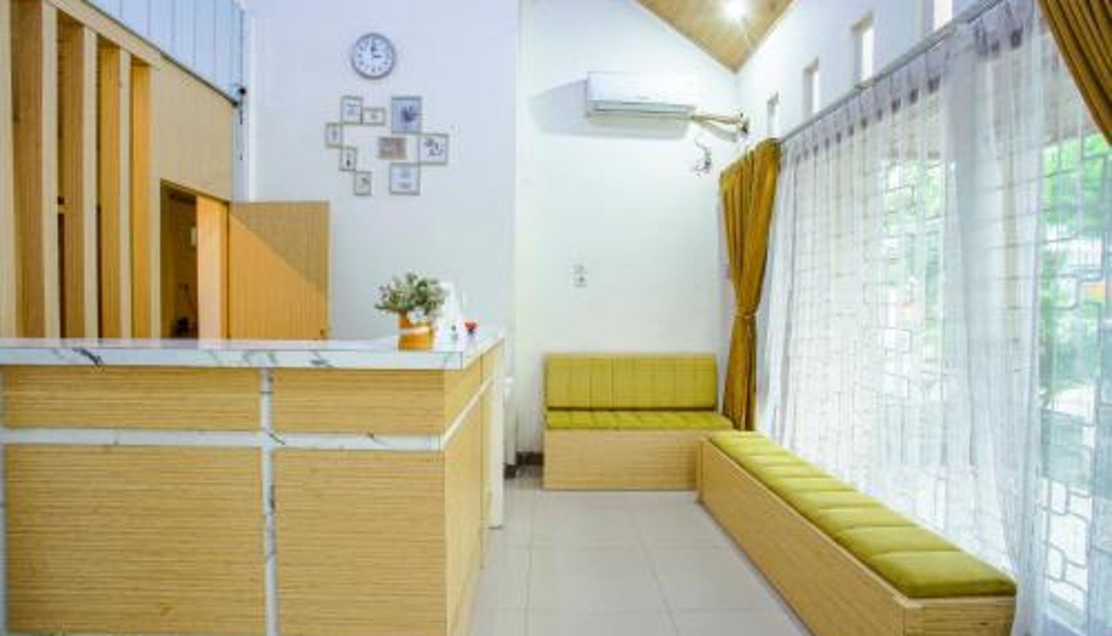 Recepción - Capital O 90643 Suri Guest House Syariah