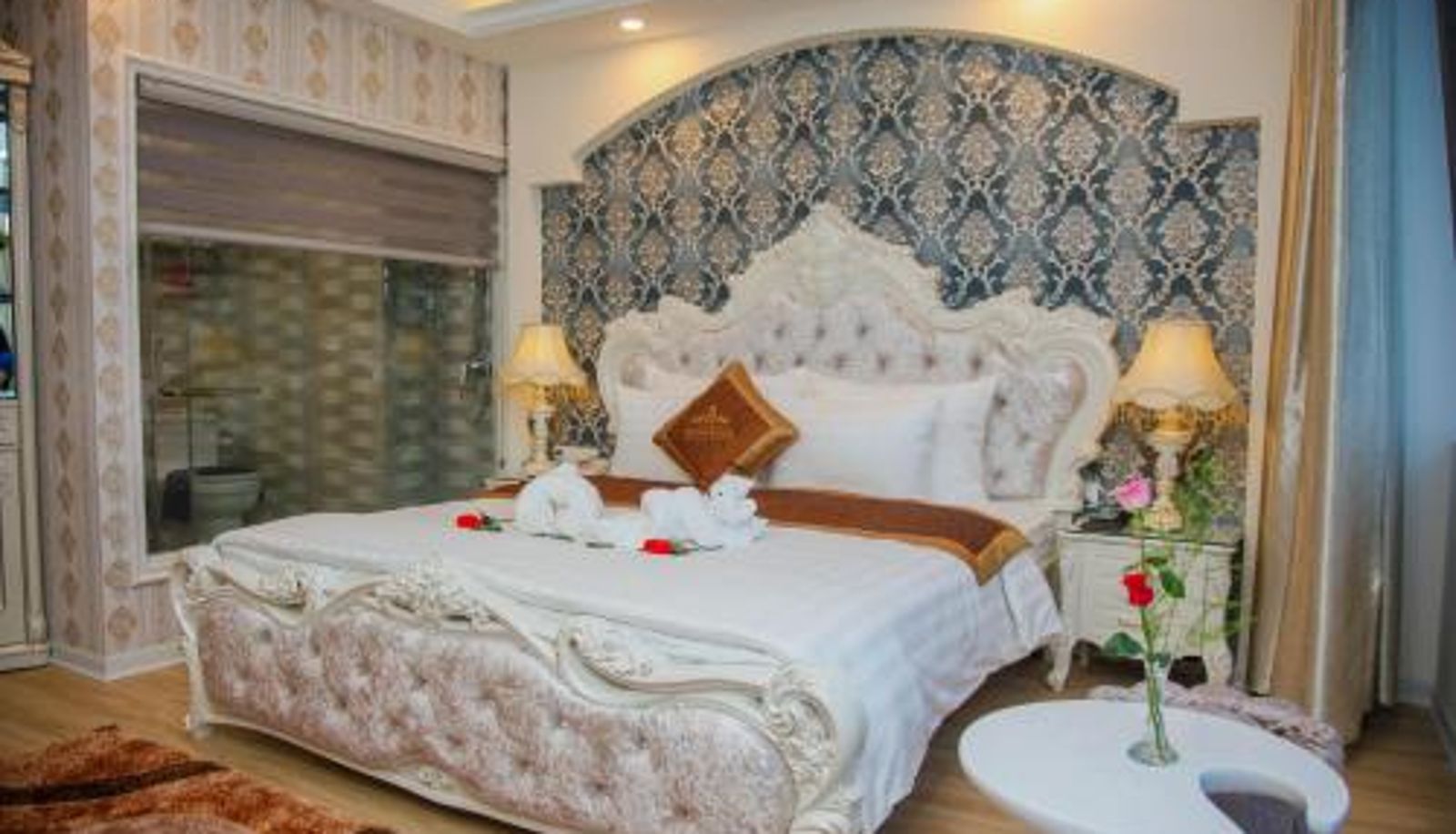 Room - Golden Rose Hotel