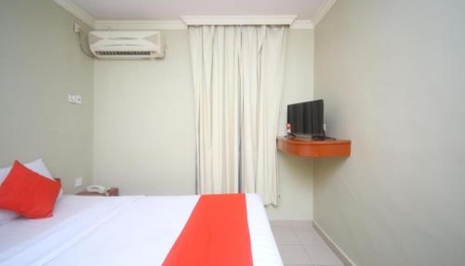 Room - Hotel O London
