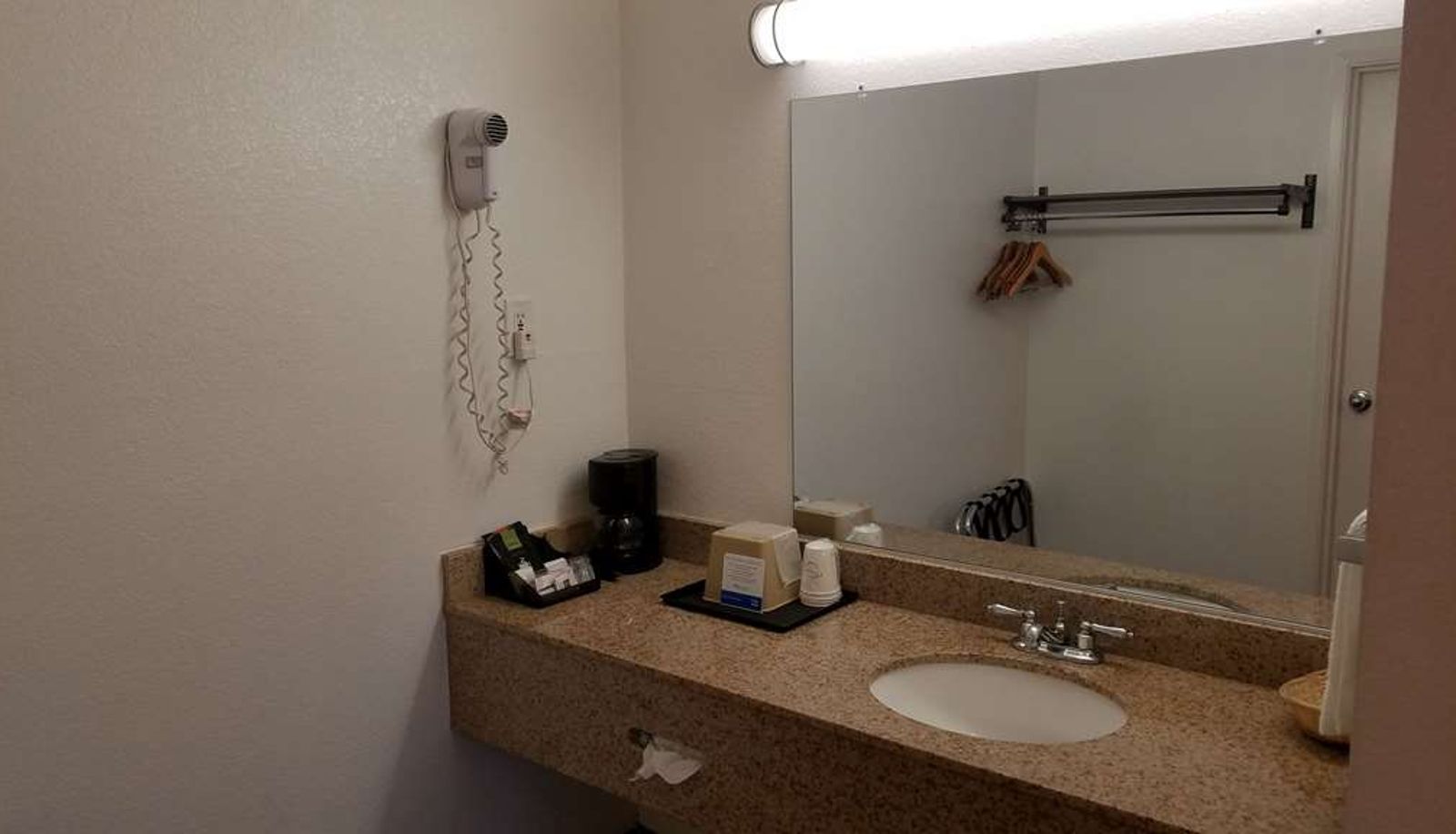 Habitación cuádruple - Rodeway Inn Alameda-Oakland