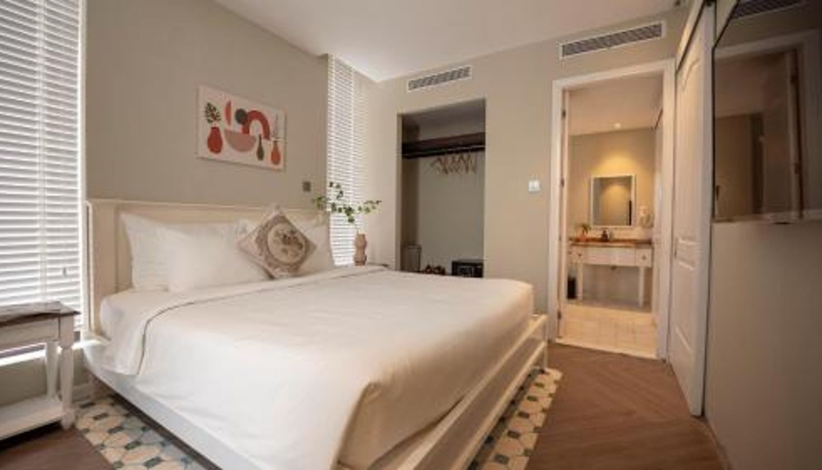Suite - Celine Living - Central