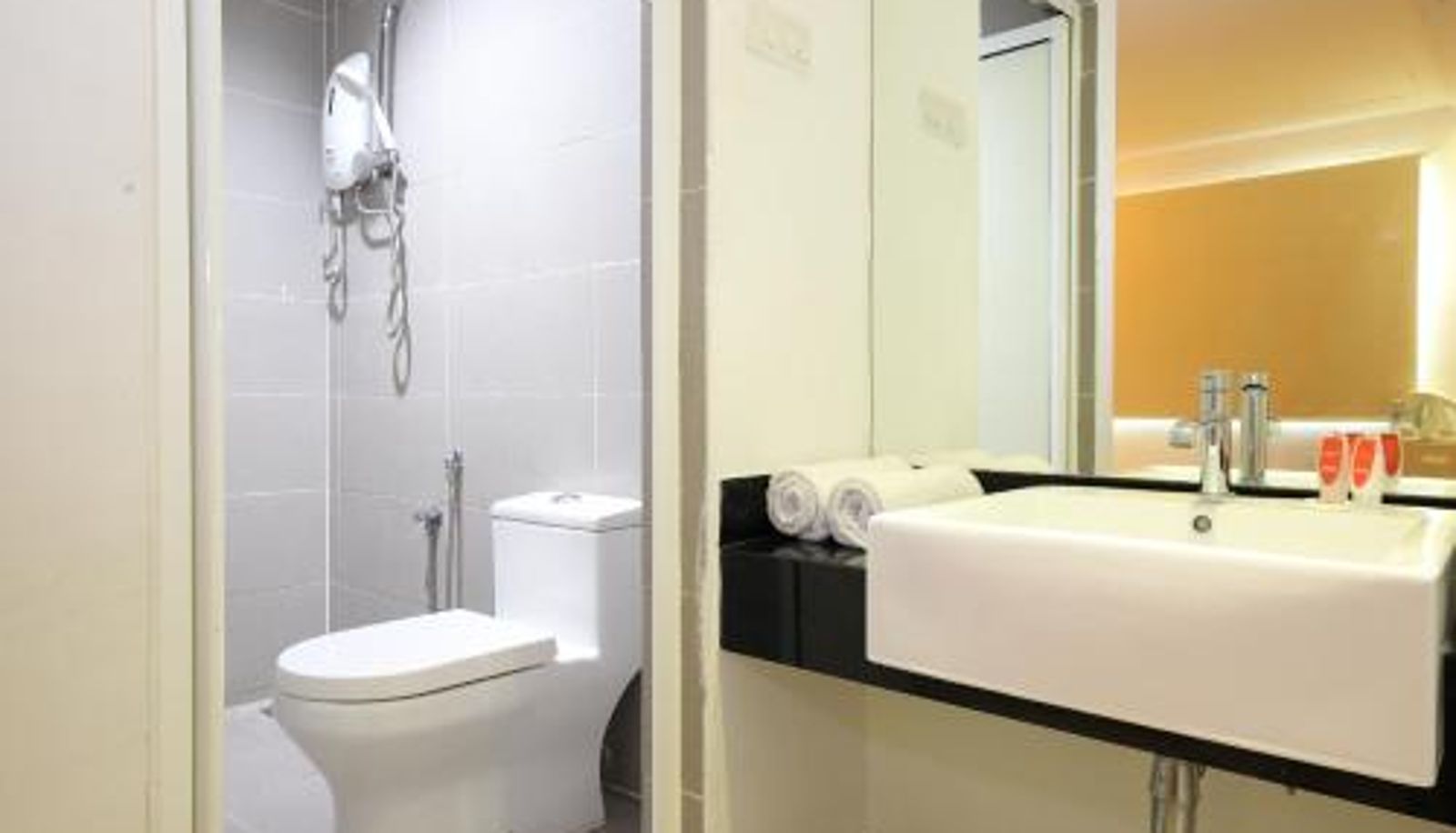 Badkamer - V Garden Hotel