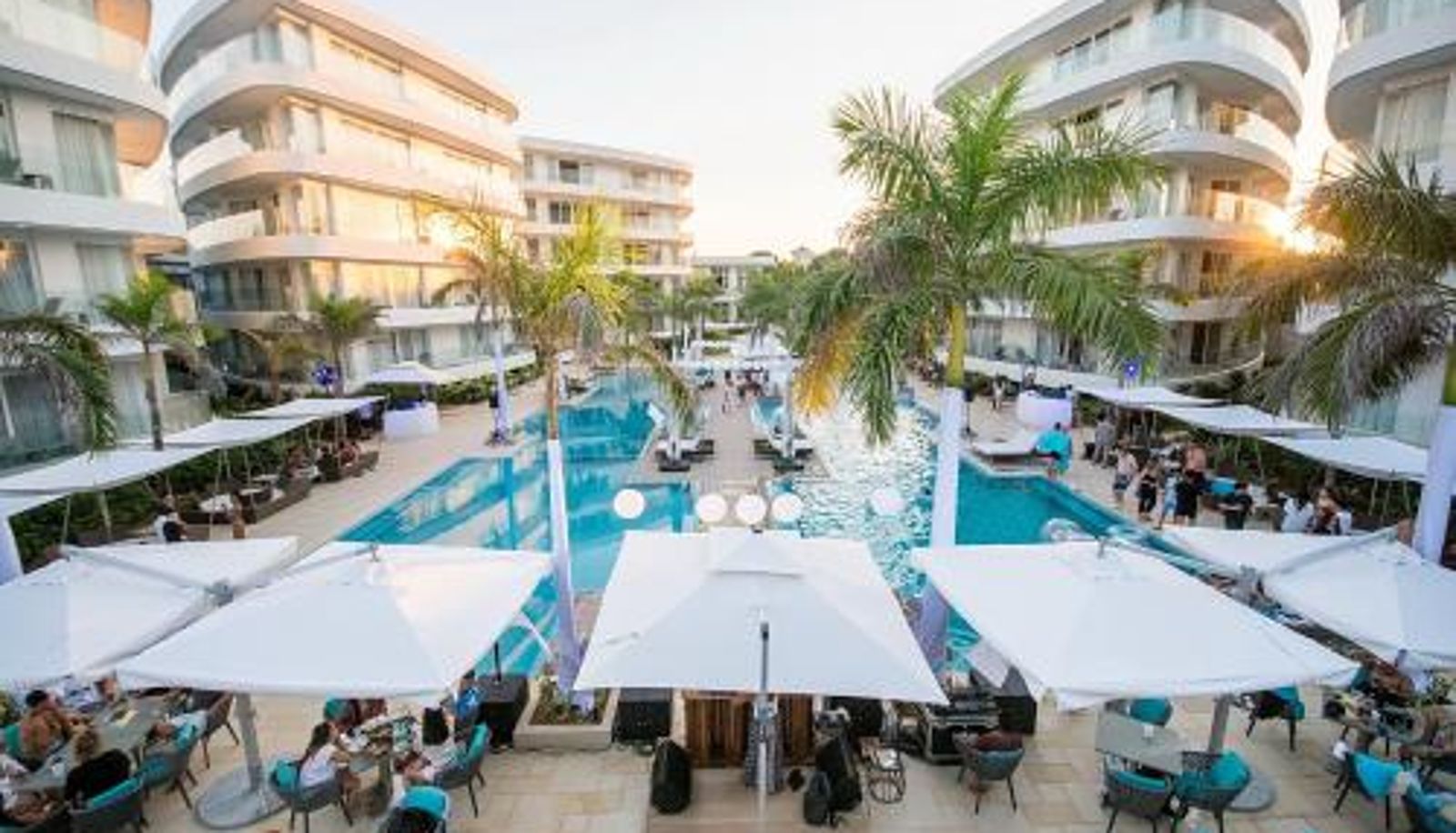 Frühstücksraum innerhalb des Restaurants - Aqua Boracay