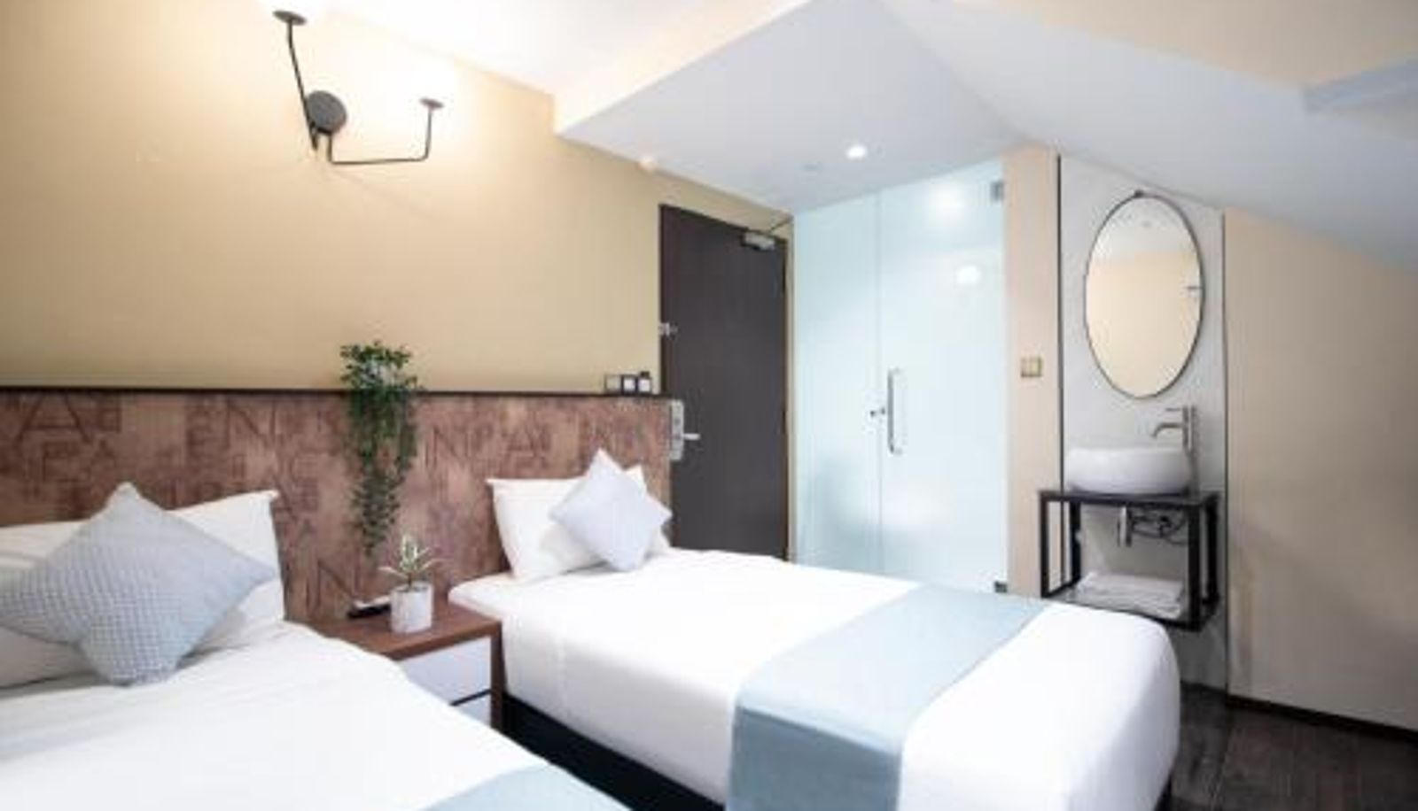 Room - Harbour Ville Hotel - Hamilton