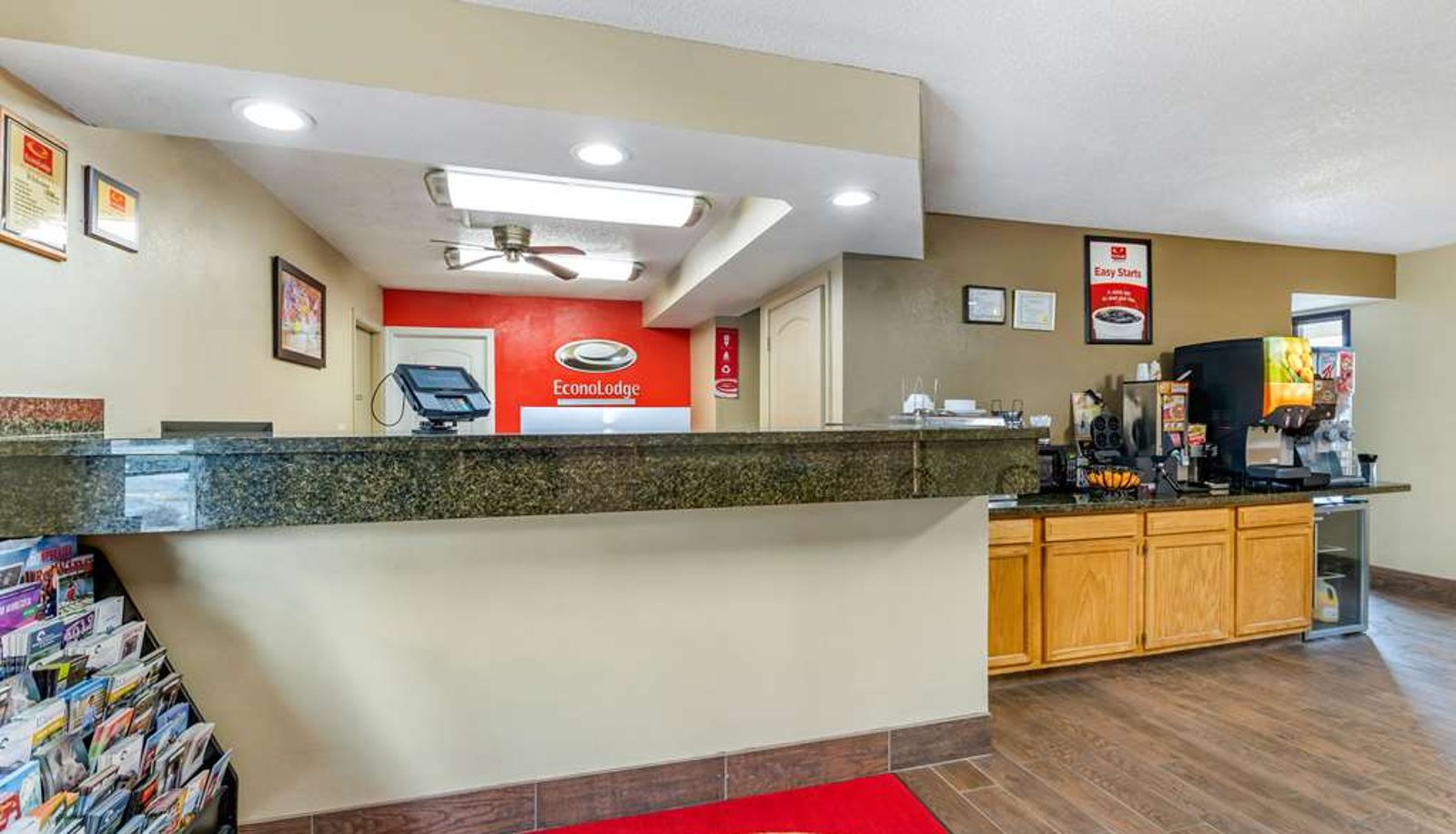 Hall - Econo Lodge Urbandale - Northwest Des Moines