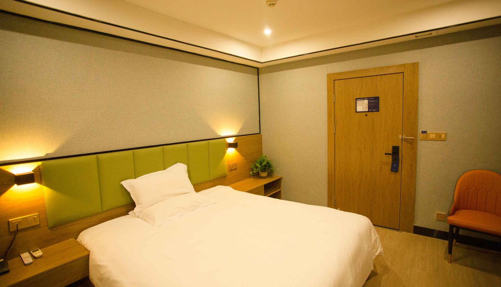 Zimmer - Xingcheng Nanchang Honggutan Metro Building Metro Station Hotel (Nanchang Metro building metro station store)