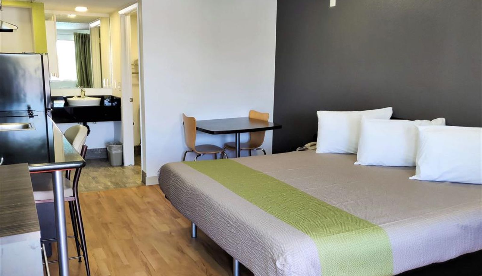 Zimmer - Studio 6 Fresno Extended Stay