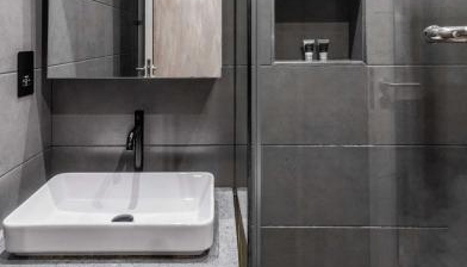 Badezimmer - The Borough Lagos