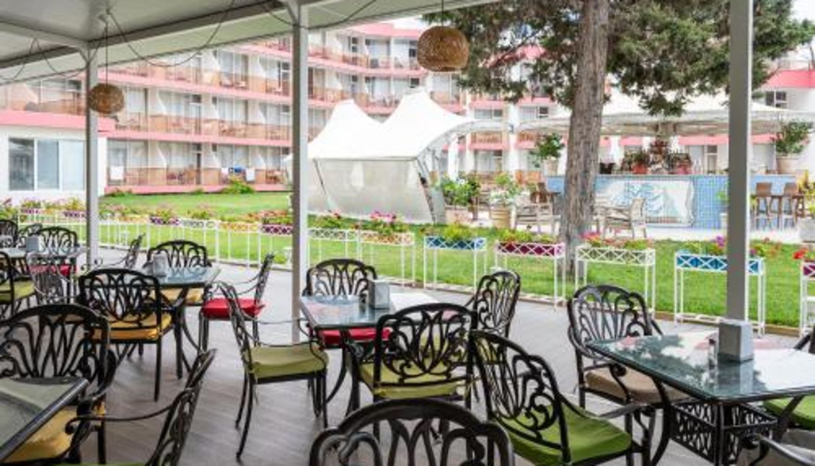Frühstücksraum innerhalb des Restaurants - Flamingo Beach Hotel