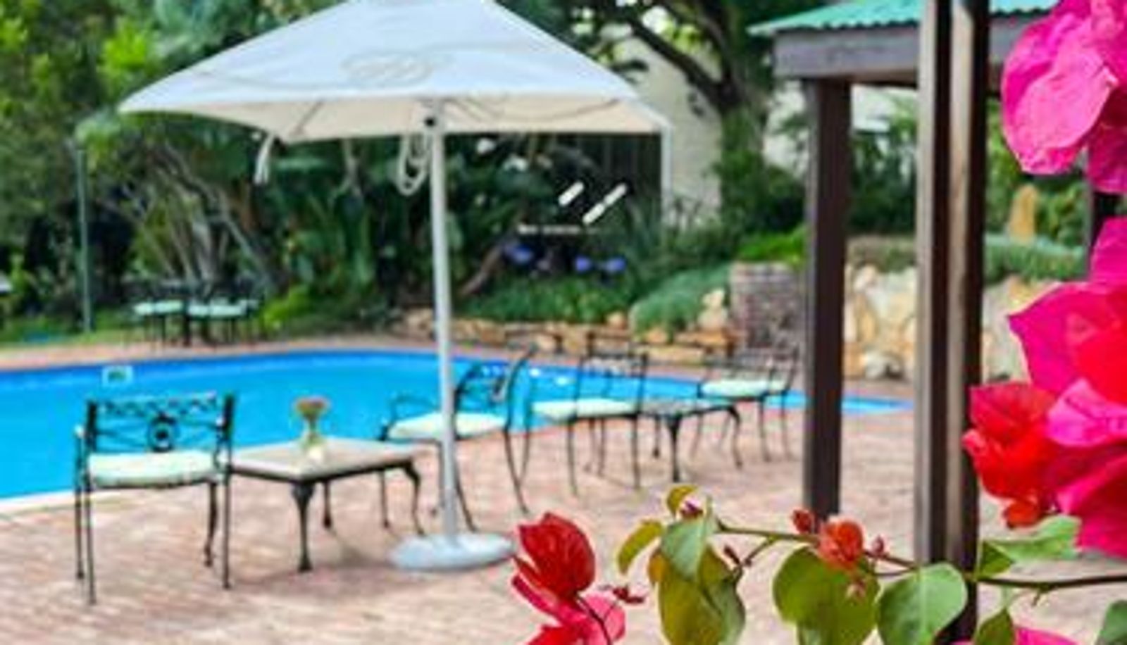 Basen - Far Hills Country Hotel