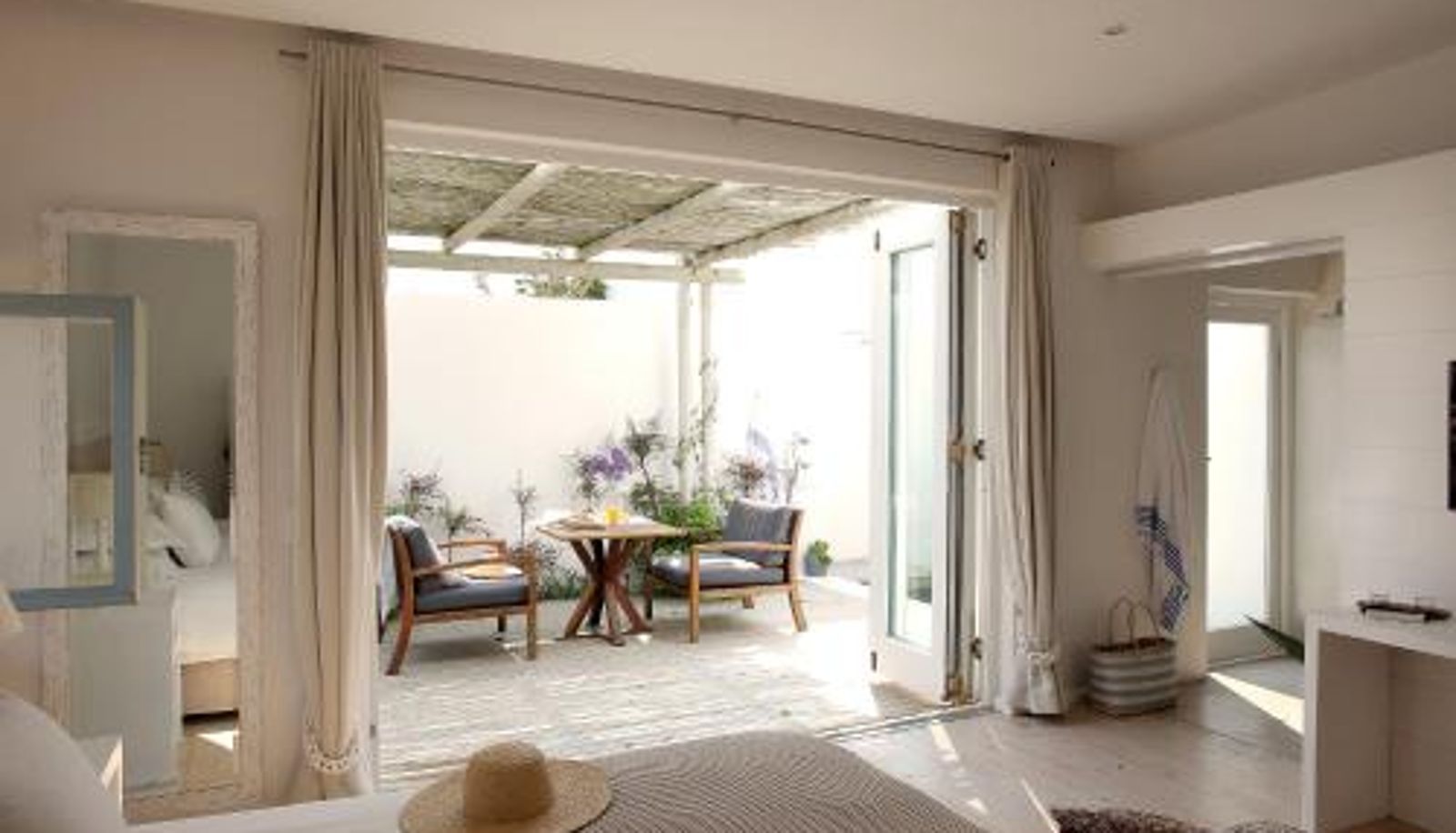 Info - Strandloper Ocean Boutique Hotel