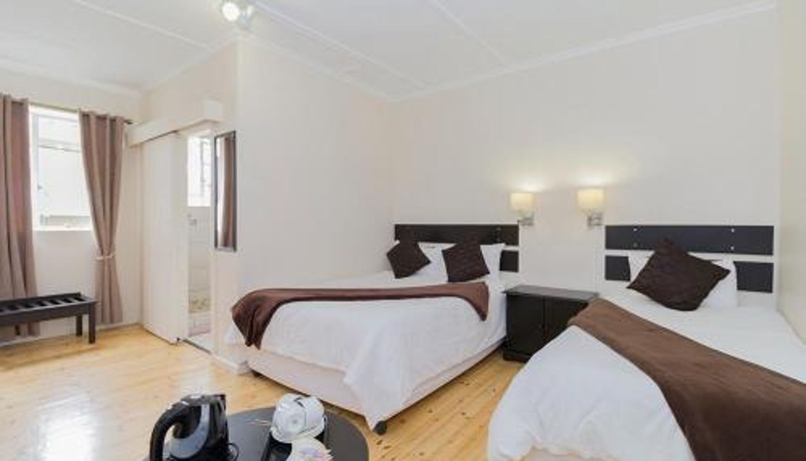Family room - Victoria Hotel