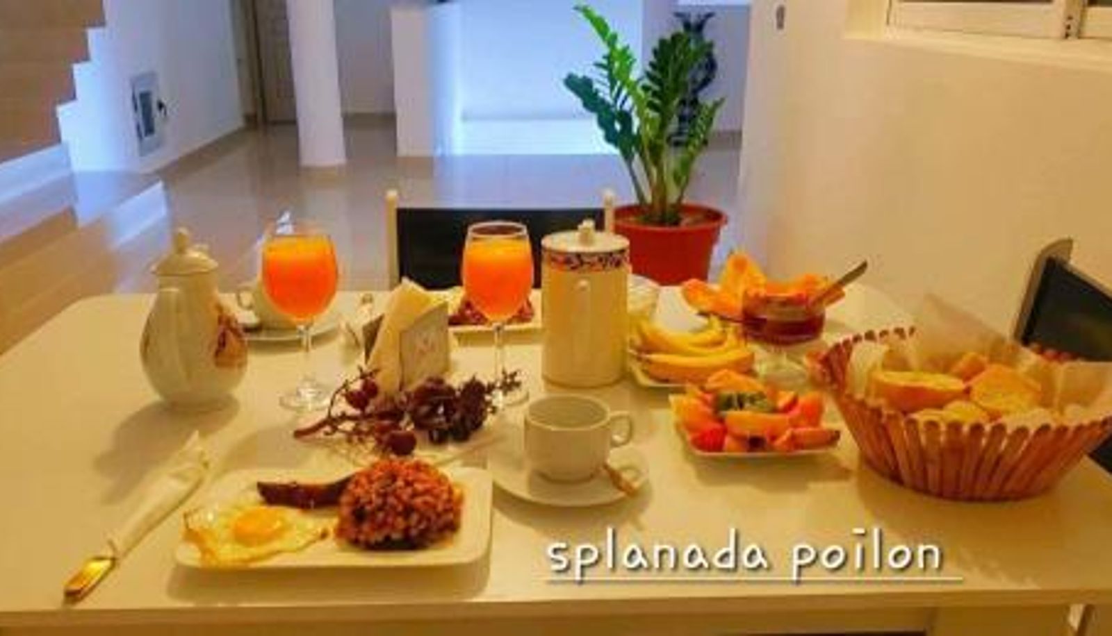 Sala śniadaniowa w restauracji - Splanada poilon