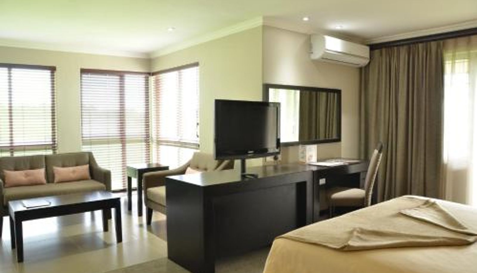 Suite - Cresta Riley's Hotel